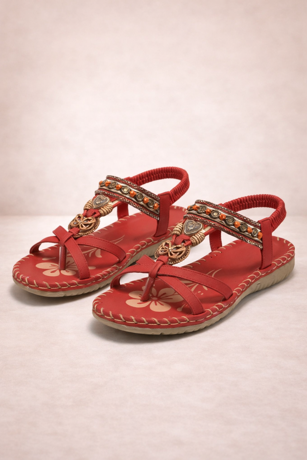 Sandalias estilo ibicenco que combinan confort y elegancia
